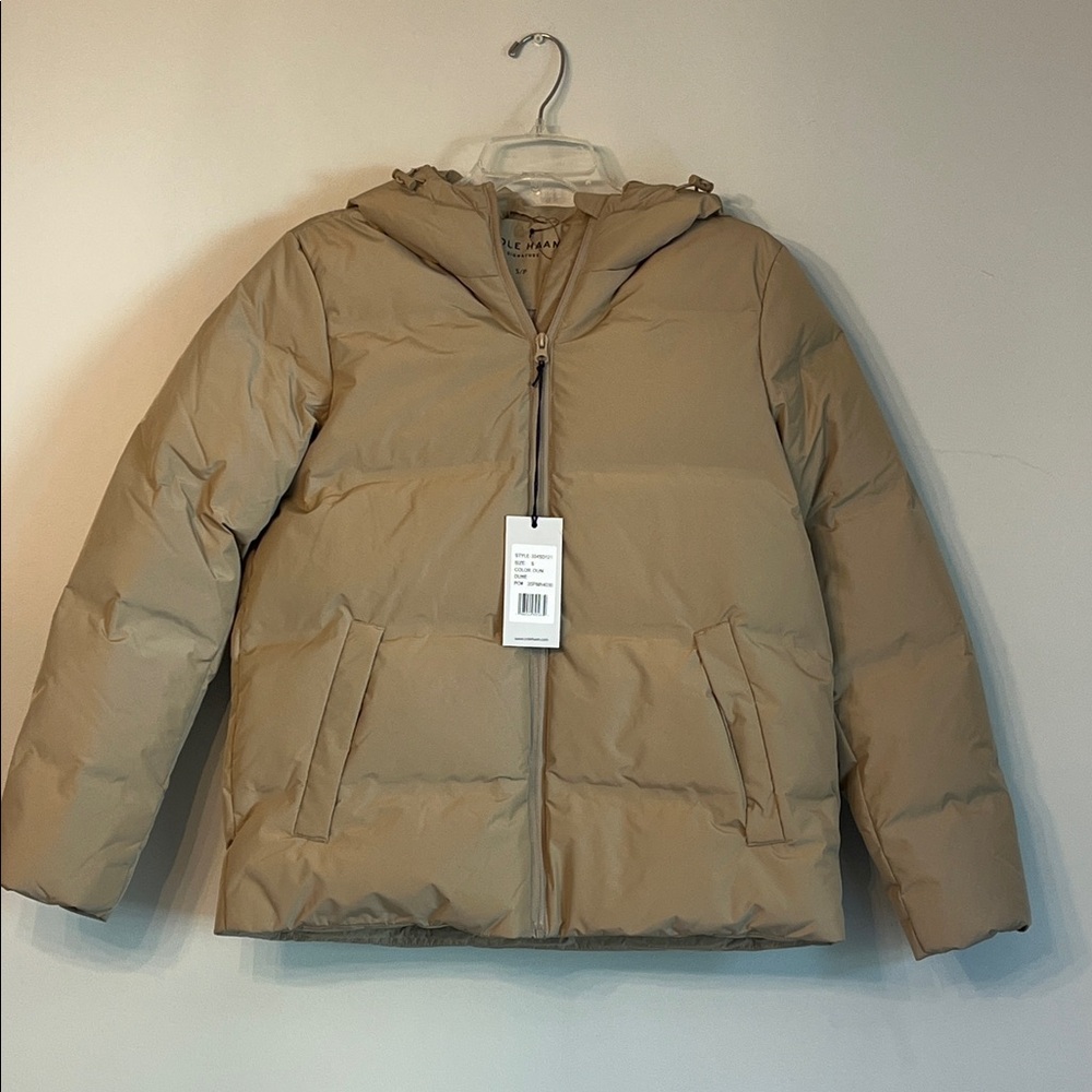Cole Haan women’s  Signature Down Puffer Jacket size Small NWT Beige